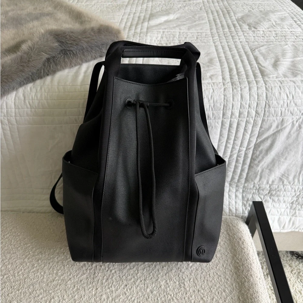 lululemon athletica Black Tote-Style Backpack - Picture 6 of 6